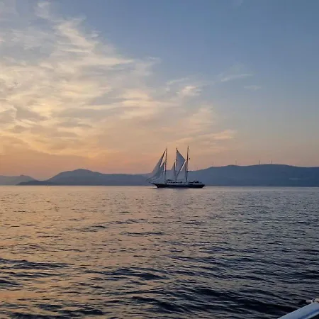 Invictus Tt 280 - Luxury And Private Daily Cruiser Experience In Dubrovnik, Tailor Made Bådhotel *