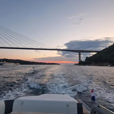 Invictus Tt 280 - Luxury And Private Daily Cruiser Experience In Dubrovnik, Tailor Made Bateau-hôtel