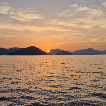 Invictus Tt 280 - Luxury And Private Daily Cruiser Experience In Dubrovnik, Tailor Made Bateau-hôtel *