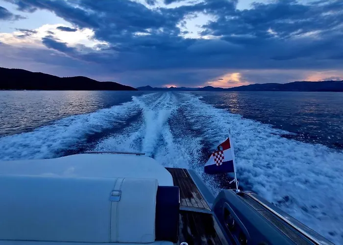 Invictus Tt 280 - Luxury And Private Daily Cruiser Experience In Dubrovnik, Tailor Made ספינת מלון