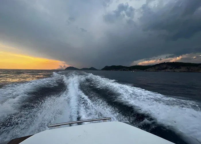 Invictus Tt 280 - Luxury And Private Daily Cruiser Experience In Dubrovnik, Tailor Made ספינת מלון Komolac