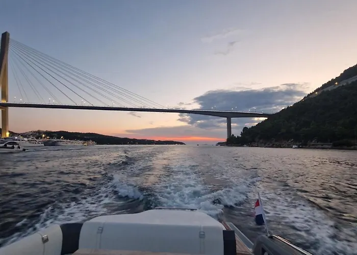 Invictus Tt 280 - Luxury And Private Daily Cruiser Experience In Dubrovnik, Tailor Made ספינת מלון