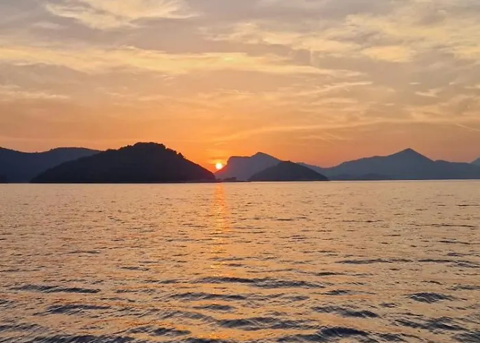 Invictus Tt 280 - Luxury And Private Daily Cruiser Experience In Dubrovnik, Tailor Made ספינת מלון *