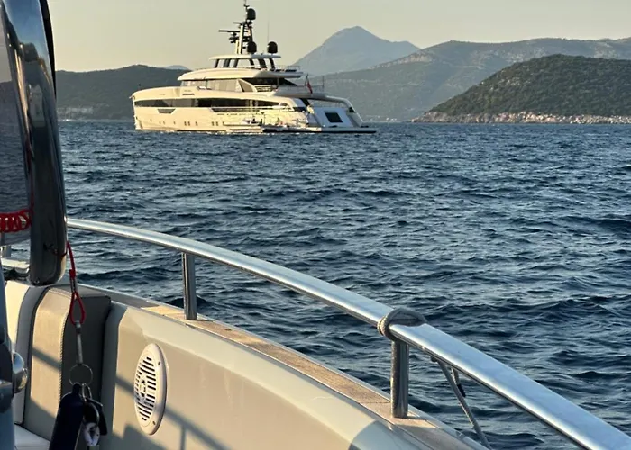 Invictus Tt 280 - Luxury And Private Daily Cruiser Experience In Dubrovnik, Tailor Made ספינת מלון